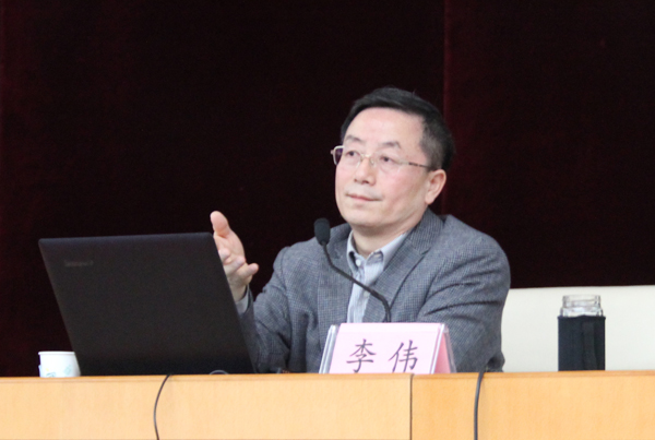 李伟教授为大家作报告 兽医学院 莫尚昆 摄